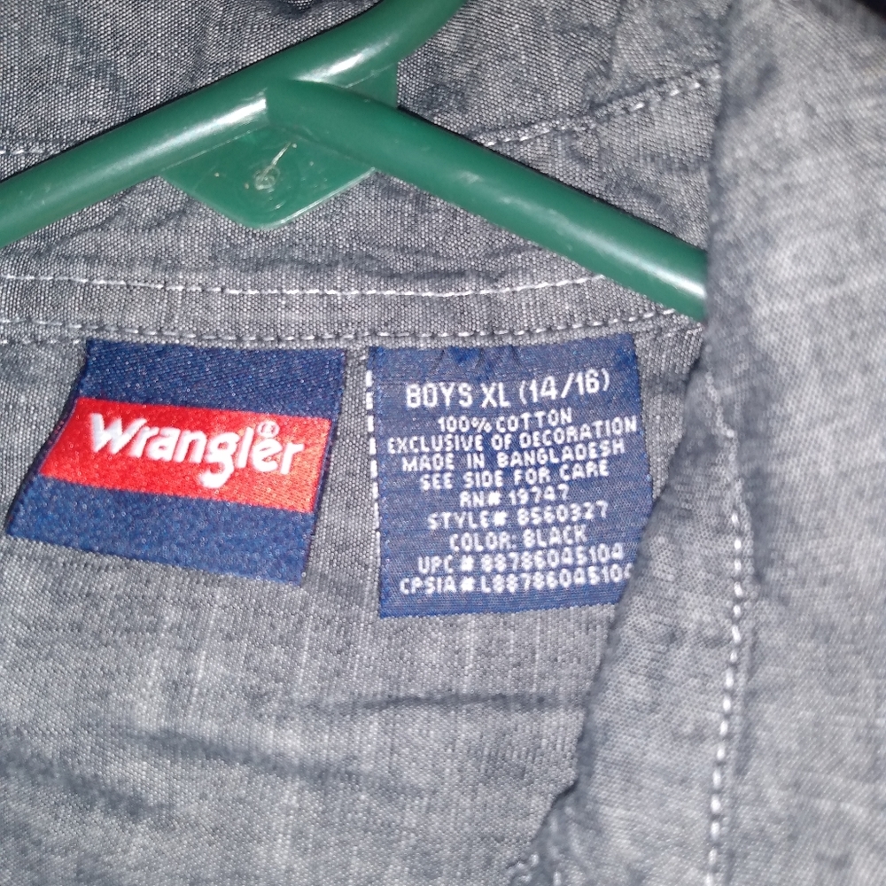 Wrangler Button up - Picture 2 of 3